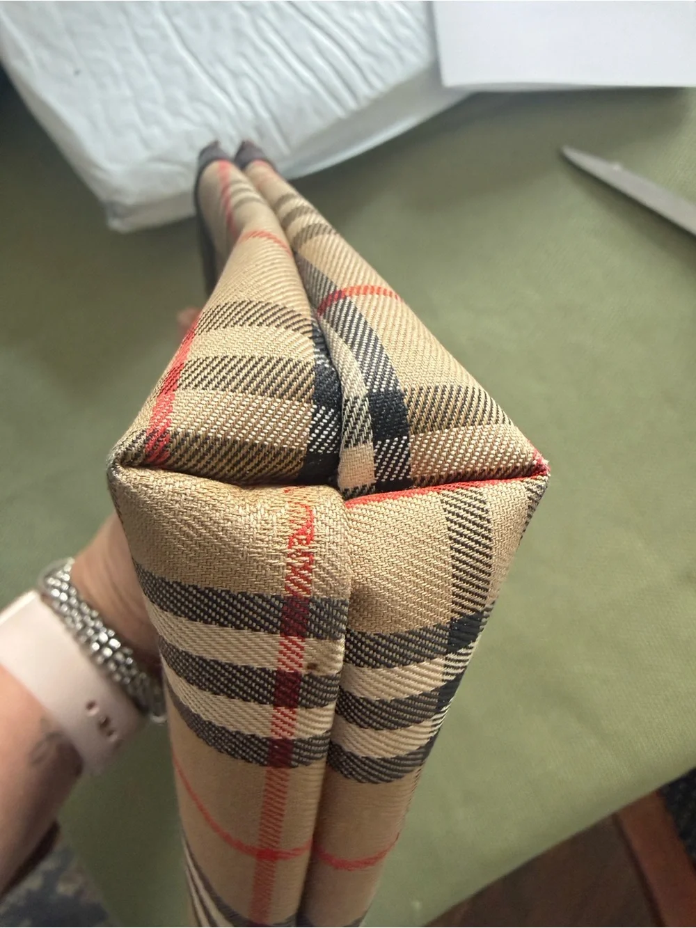 Burberrys Classic Check Interior with Logo Patch - Beige/Black/Red